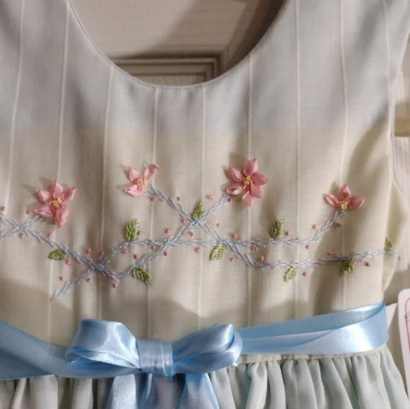 Will'beth Embroidered Floral Special Occasion Dress size 4 Easter Blue Tie